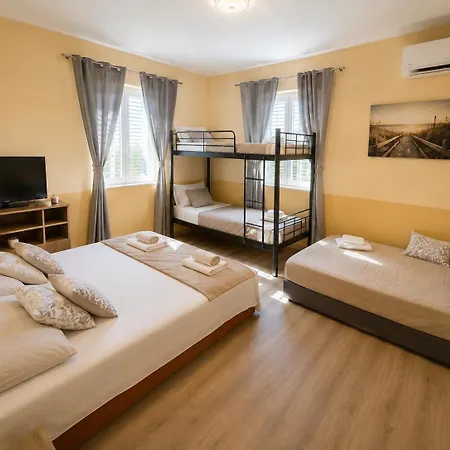 In Centar سبليت